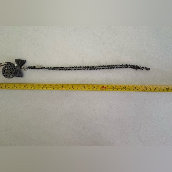 Guess "Famous" Black Bow Charm Pendant Y2K Necklace - Picture 9 of 11